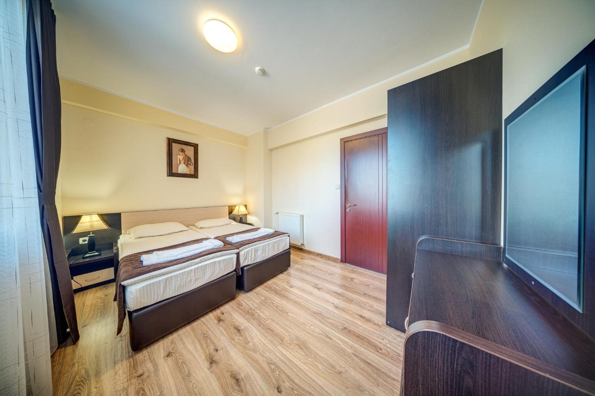 Complex Kamelia Aparthotel ปอมโปโรโว ภายนอก รูปภาพ