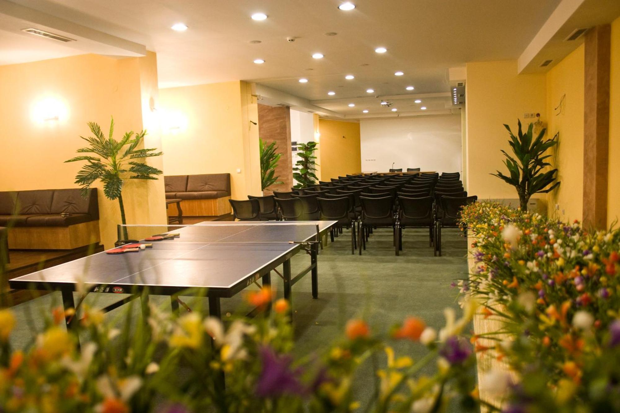 Complex Kamelia Aparthotel ปอมโปโรโว ภายนอก รูปภาพ