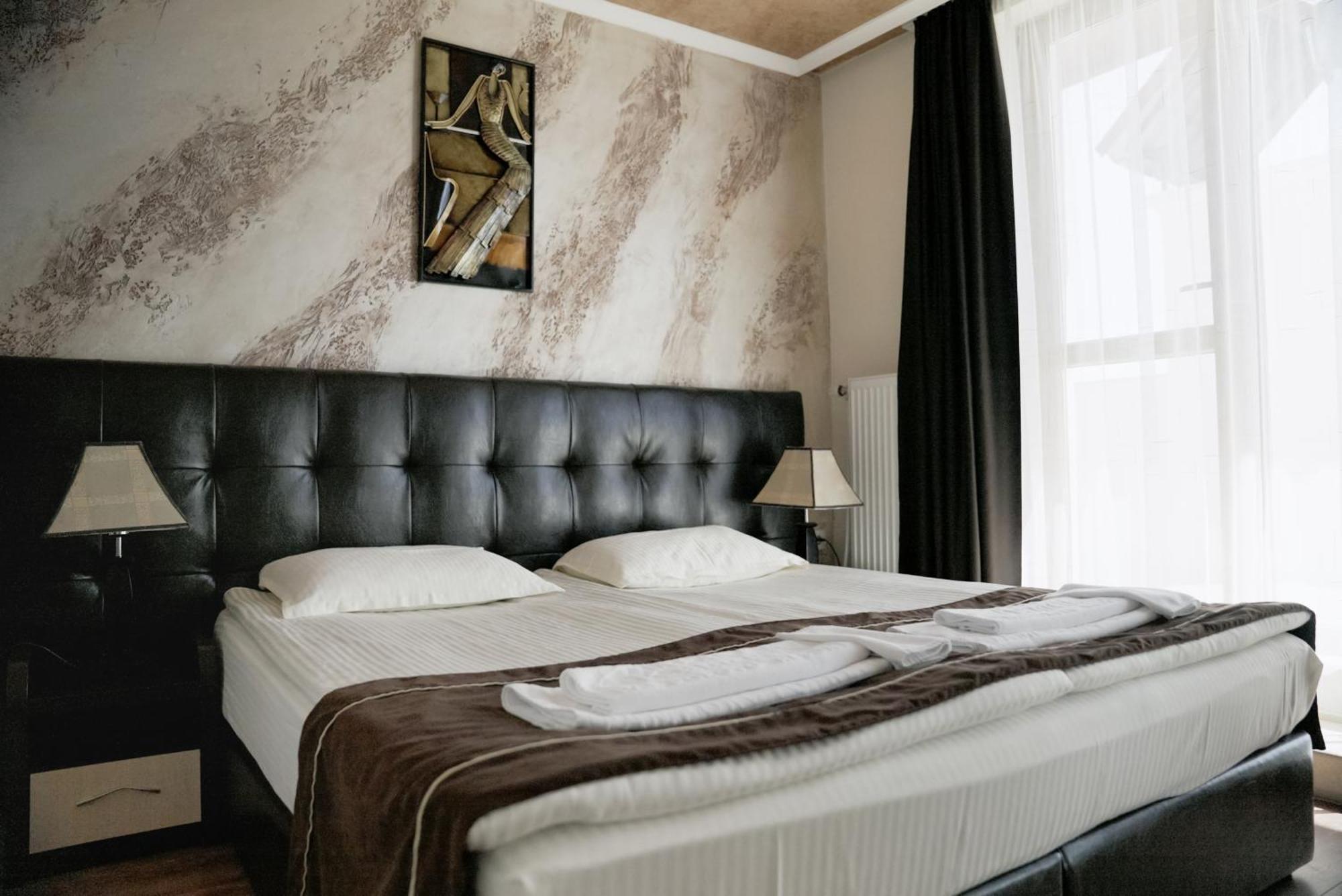 Complex Kamelia Aparthotel ปอมโปโรโว ภายนอก รูปภาพ